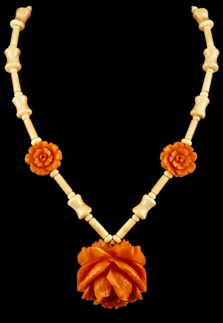 vintage butterscotch bakelite rose necklace